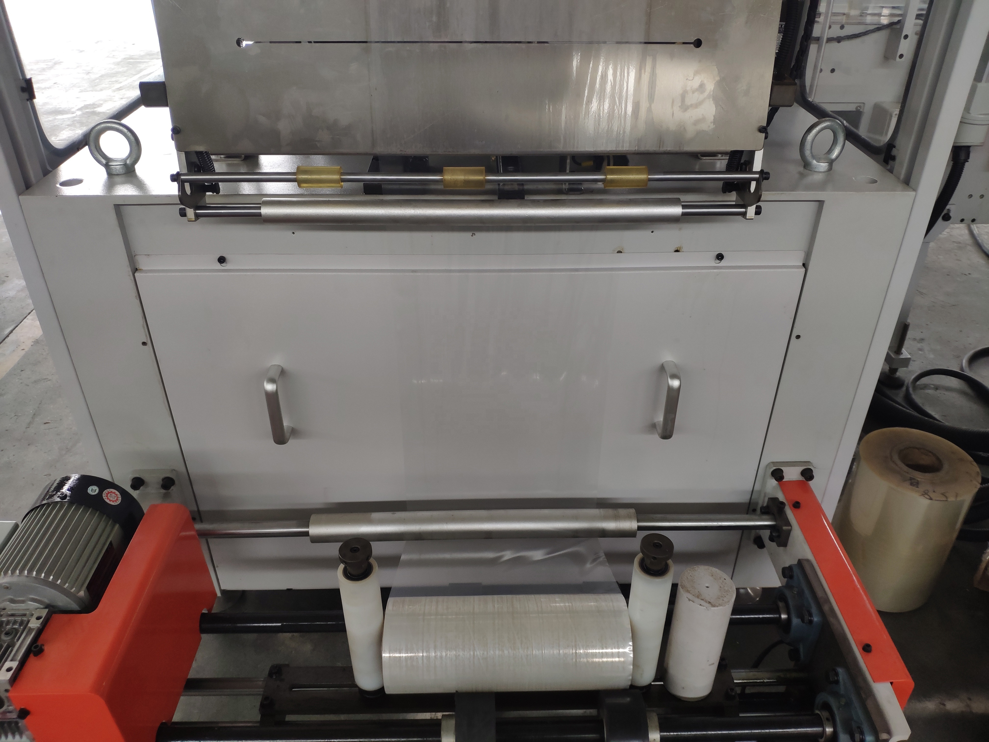 Automatic facial tissue paper soft packing machine