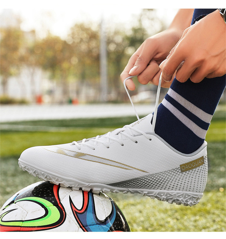 Professional Travel Football Shoes Men's SpikesTrainers Cleats Football Shoes Wear-Resistence Athletics Football Boots