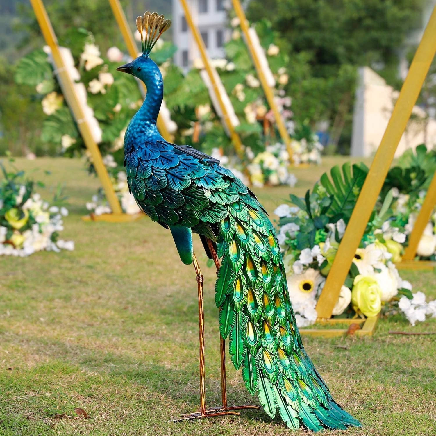 Outdoor Lawn Backyard Party Wedding Decoration  Yard Art Solar Peacock Statue Garden Decor Peacock Decor