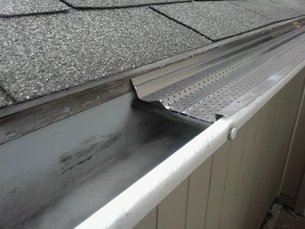 Most popular Aluminum sheet Gutter Guard mesh no blocked leaves gutters guttering