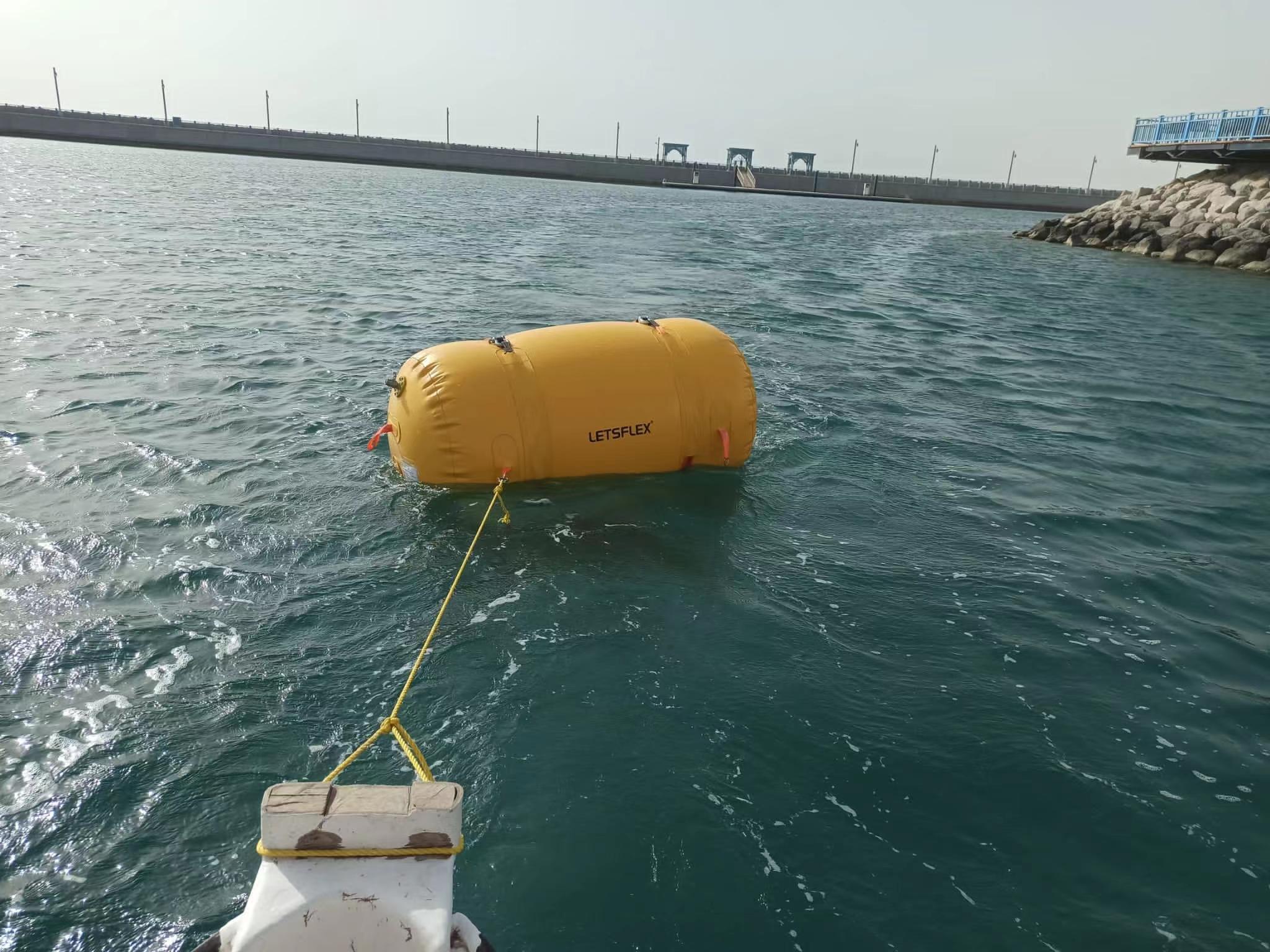 Marine Salvage PVC Marine floating bags / Inflatable Dock Pontoon For Sale Cylinder buoyancy airbags/Underwater air lifting bag