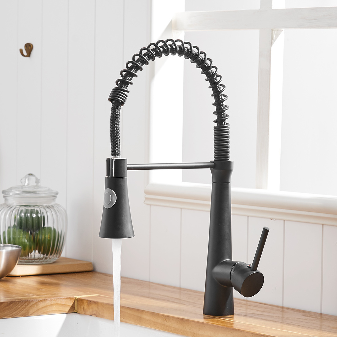 Commercial Kitchen Faucet with Pull Down Sprayer,Single Handle Kitchen Sink Faucet Matte Black