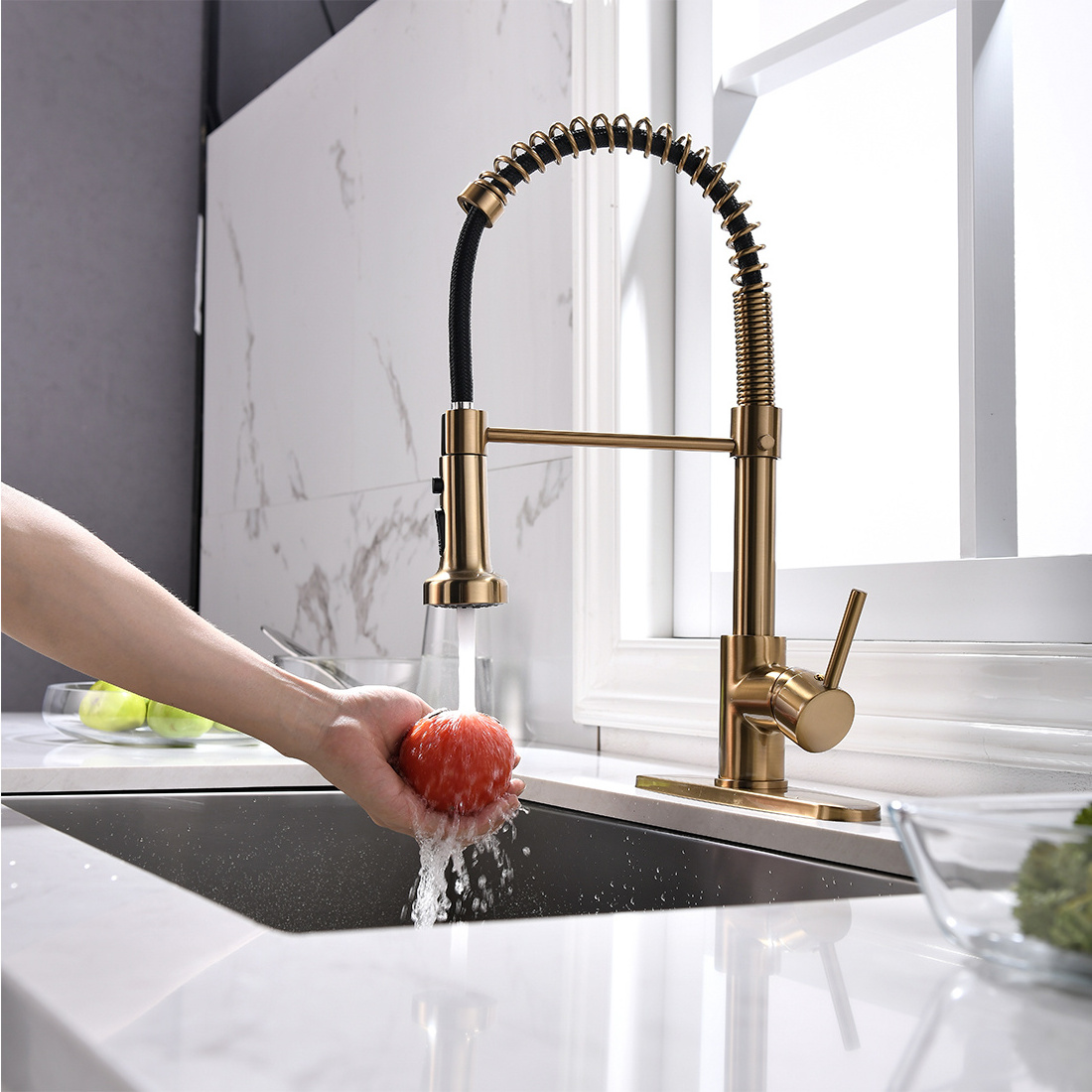 Golden Faucet Pull Down Kitchen Water Tap Single Handle Sink Mixer Brass Tap Pull Out Kitchen Faucet with Deck Carton Packing