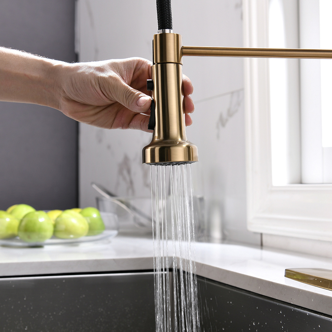 Golden Faucet Pull Down Kitchen Water Tap Single Handle Sink Mixer Brass Tap Pull Out Kitchen Faucet with Deck Carton Packing