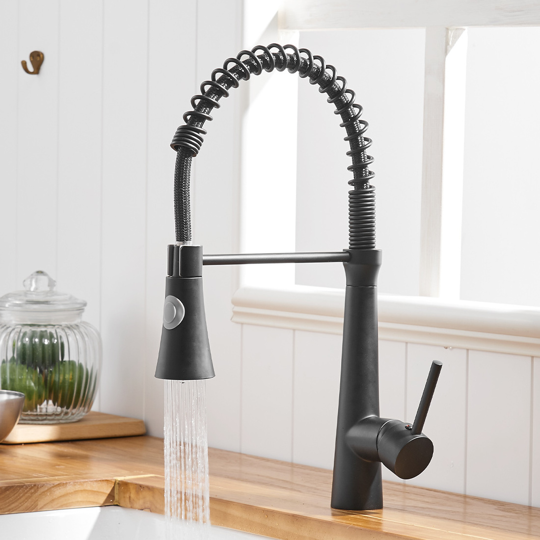 Commercial Kitchen Faucet with Pull Down Sprayer,Single Handle Kitchen Sink Faucet Matte Black