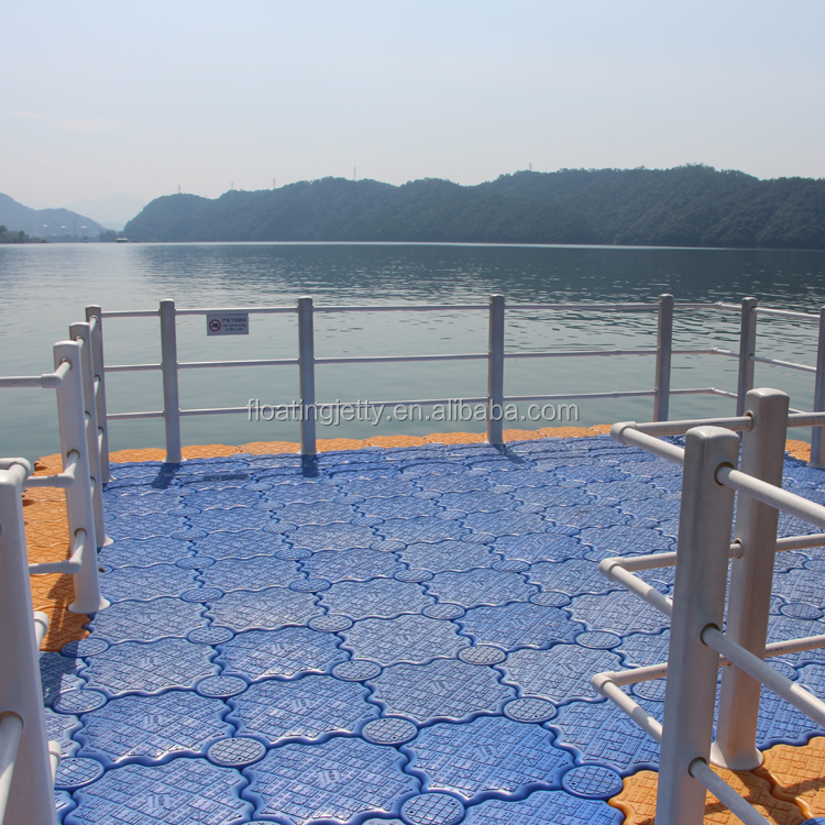 Floating pontoon deck platform