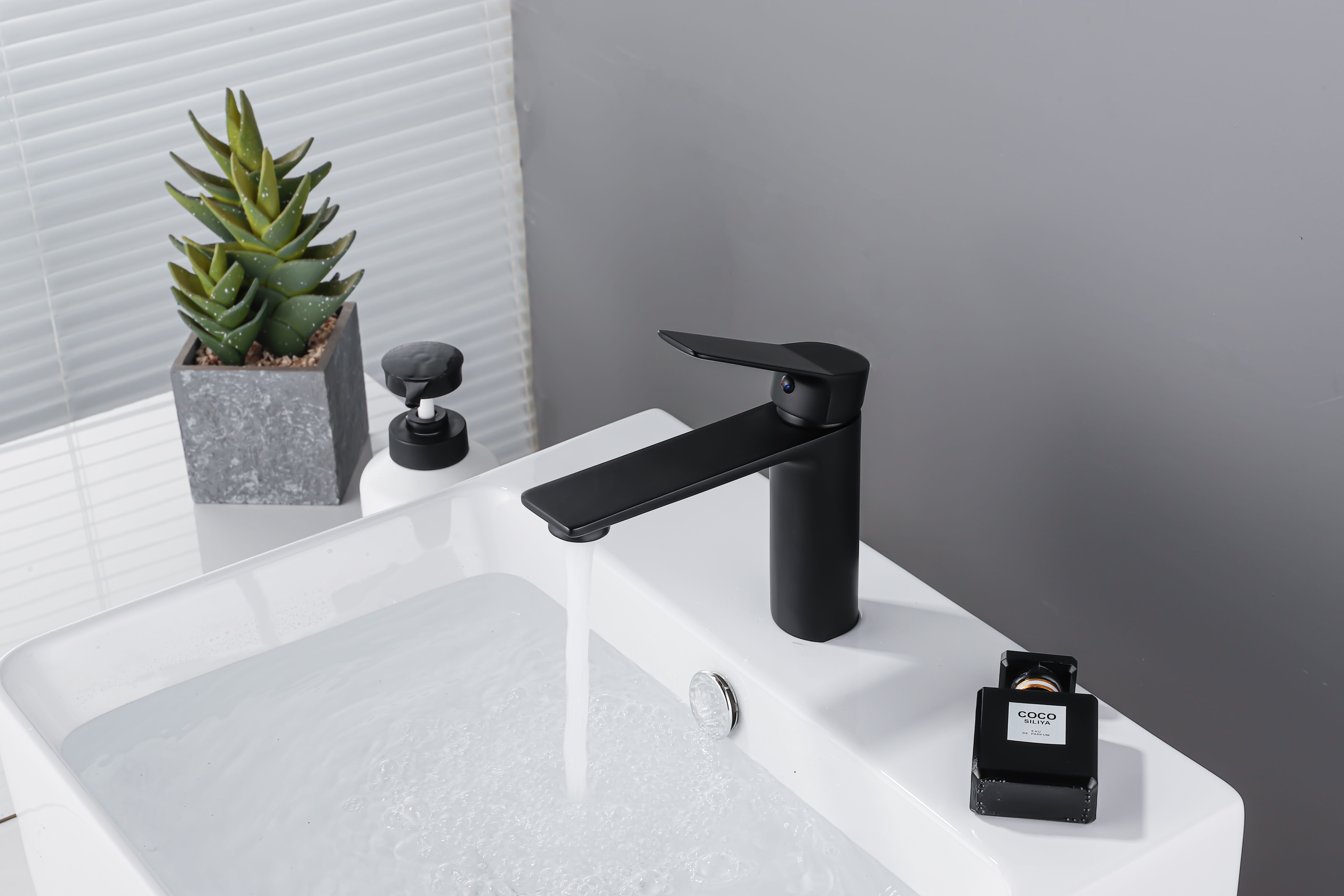 New Arrival  Watermark Certificate Matt Black Single Handle Brass Bathroom Basin Faucet