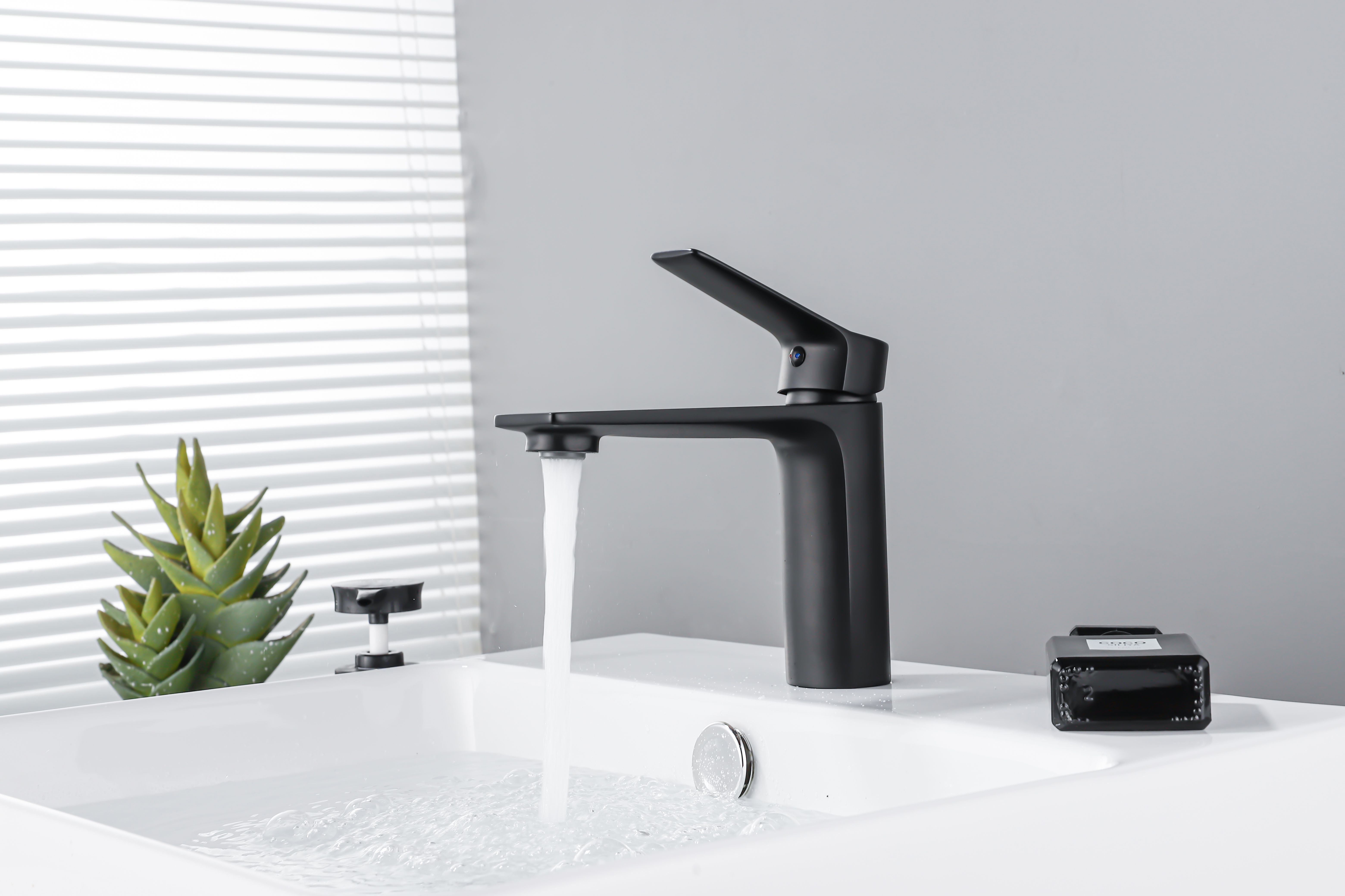 New Arrival  Watermark Certificate Matt Black Single Handle Brass Bathroom Basin Faucet