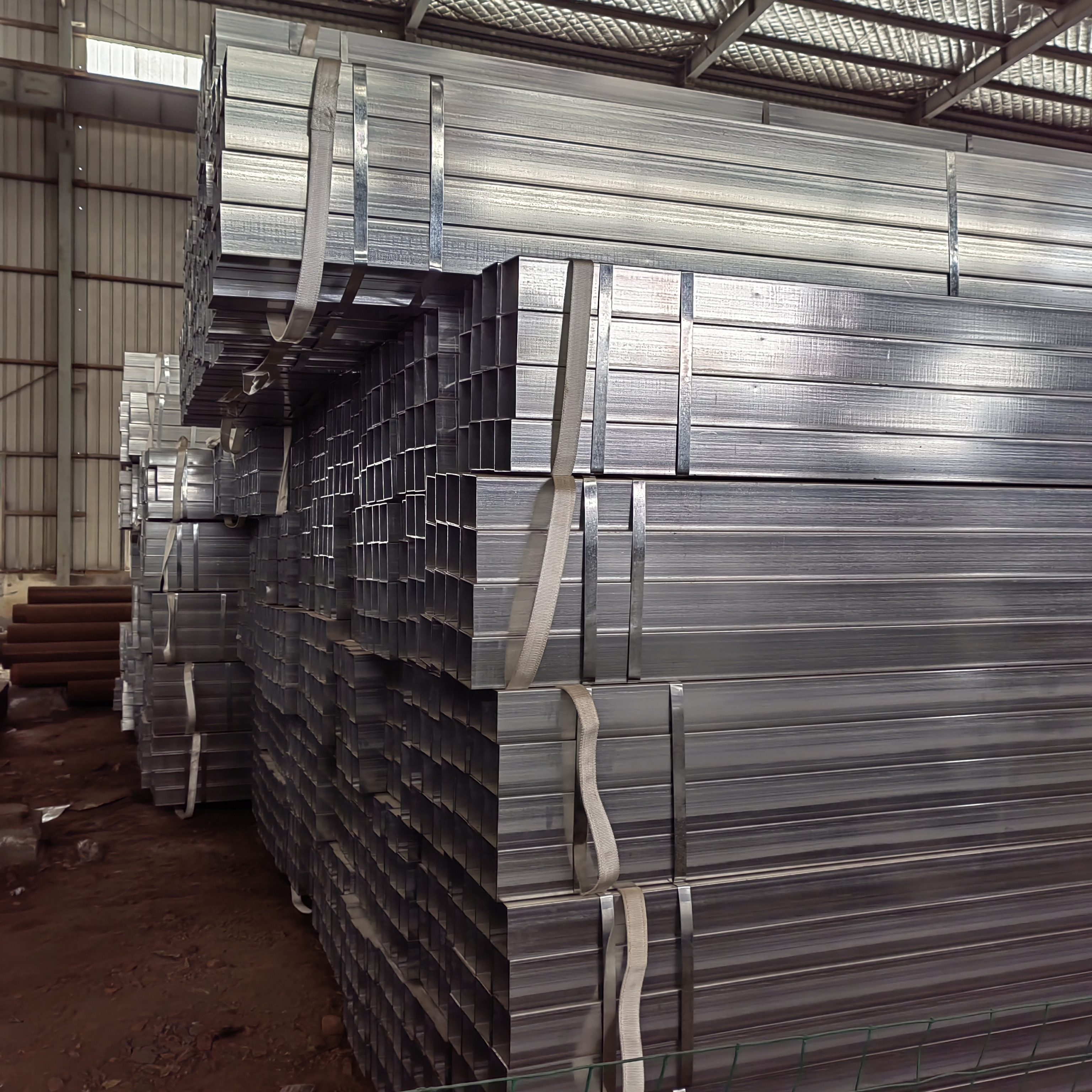 Erosion-resisting non-metallic materials Galvanized steel square tube  large supply Galvanized steel square tube