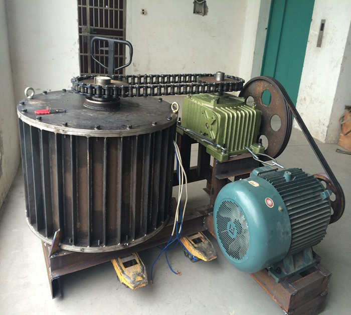 Three-phase ac permanent magnet synchronous generator