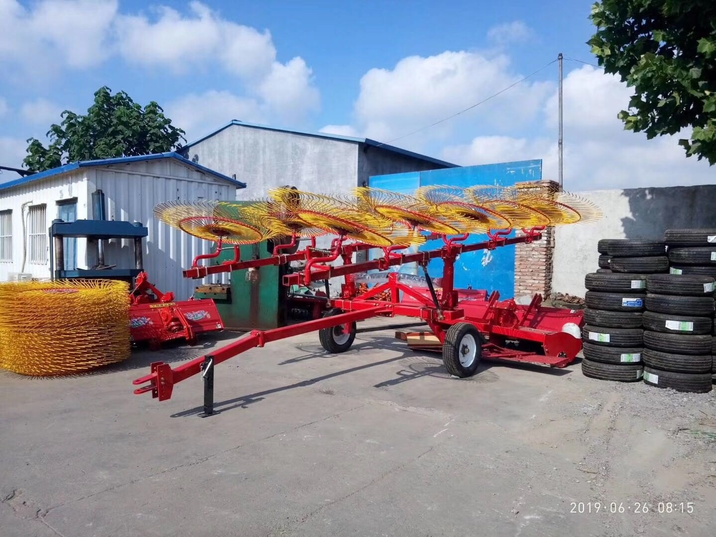 High quality farm tractor mini hay rake  high efficiency pasture machinery hay rake for tractor