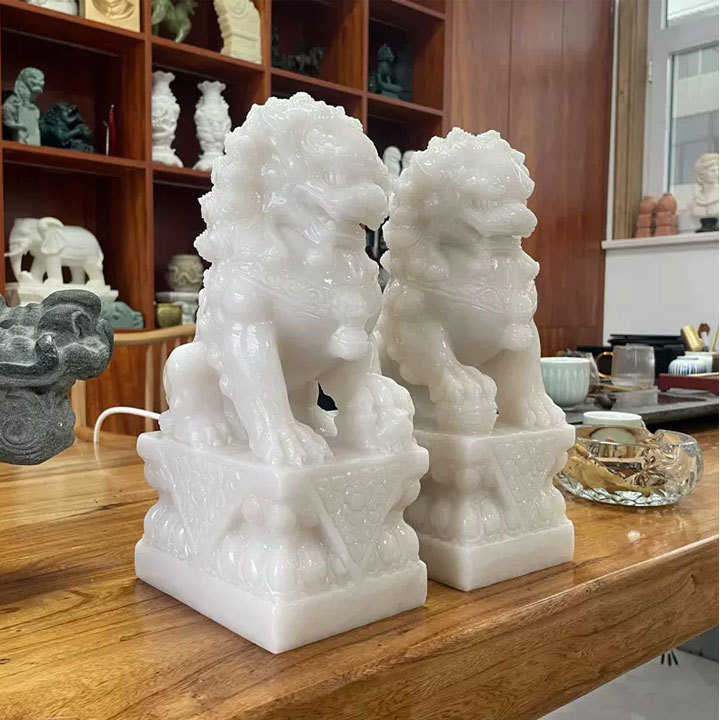 Wholesale bedroom office desk attract wealth white stone carving lion animal statue sculpture