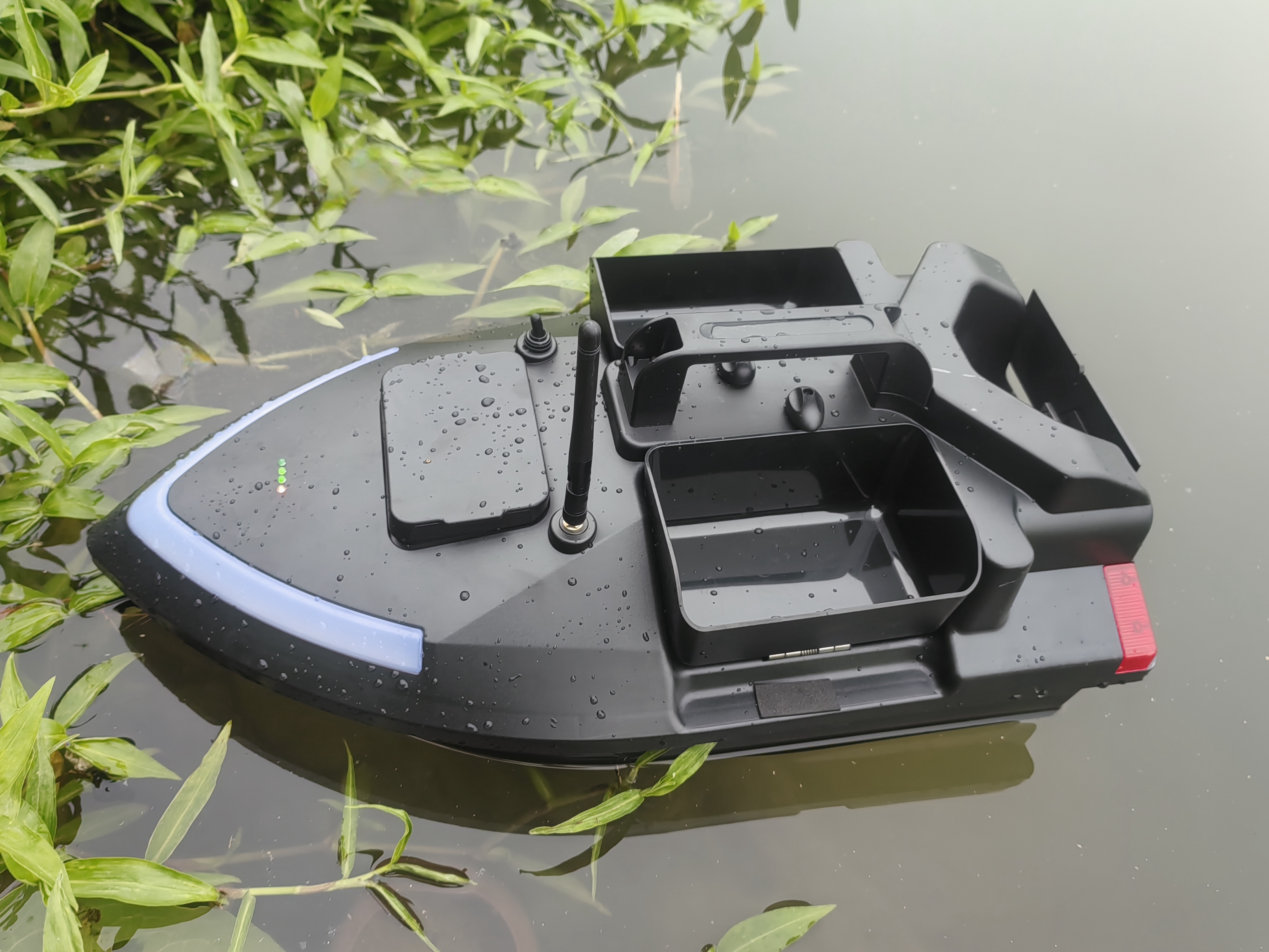 Flytec V020 High Speed 500m GPS RC Bait Boat Intelligent 40 Positioning Points 3 Hoppers Fishing Bait Boat With LED Light