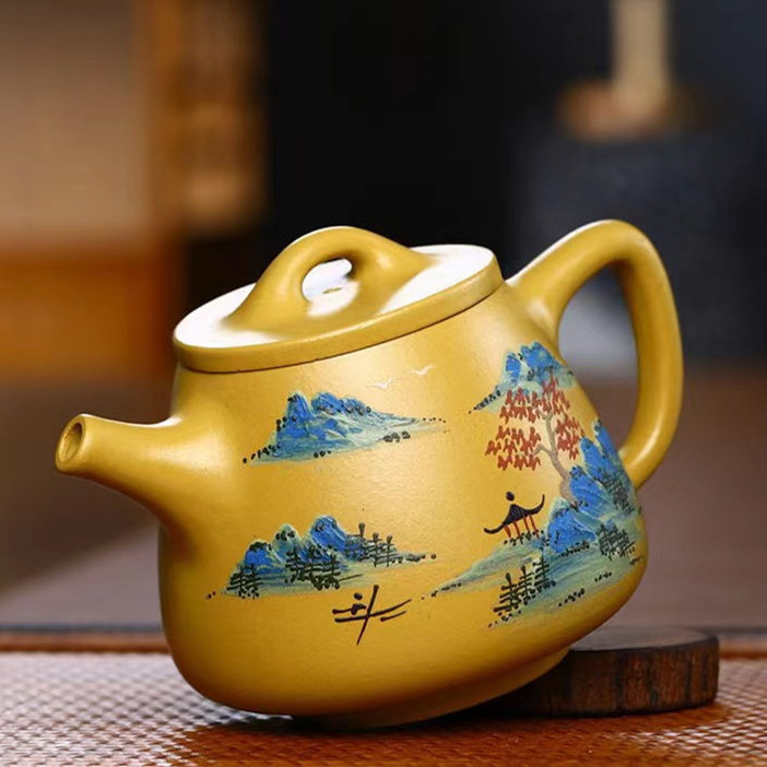 Hot selling  Chinese traditional style Duan mud purple clay  tea pot 250ml  with mountain pattern