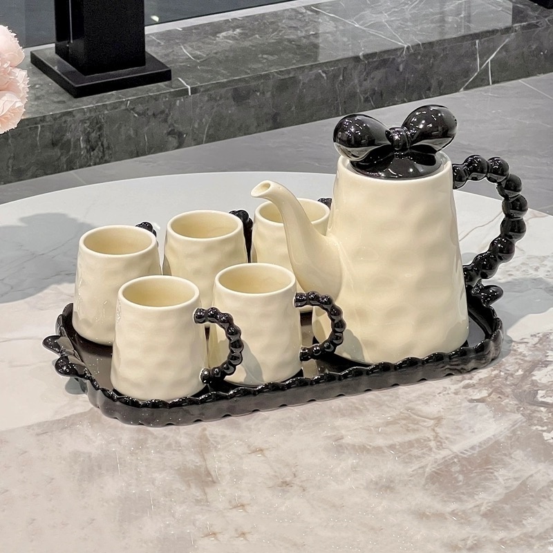 Cute style ceramic tea pot  1150ml with ceramic handle and gift packing