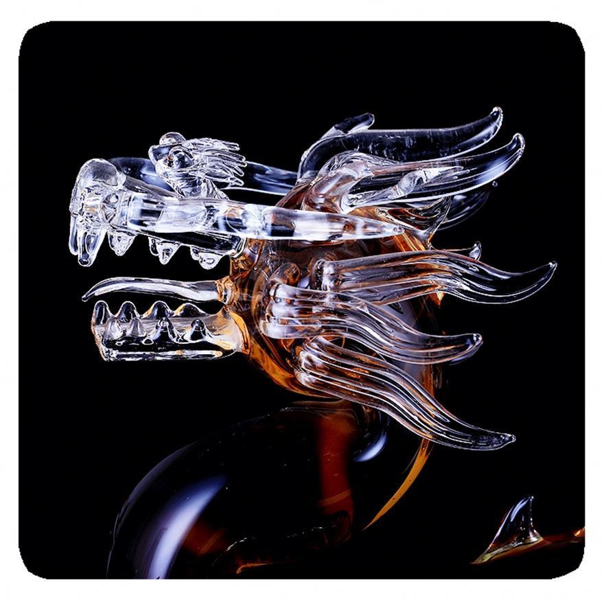 New Antique Magic Handmade Blown Borosilicate1000ml Liquor Whiskey Wine Dragon Animal Shaped Clear Glass Bottle Decanter