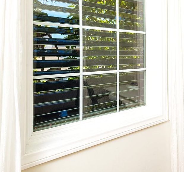 Photovoltaic Solar Panel Smart Solar Window Shutters Energy Generating Solar Panel Window Blinds