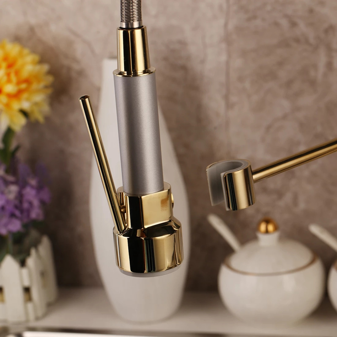 Gold Brass kitchen faucet magnetic suction pull-out design single handle cold and hot double control two-function sink faucet