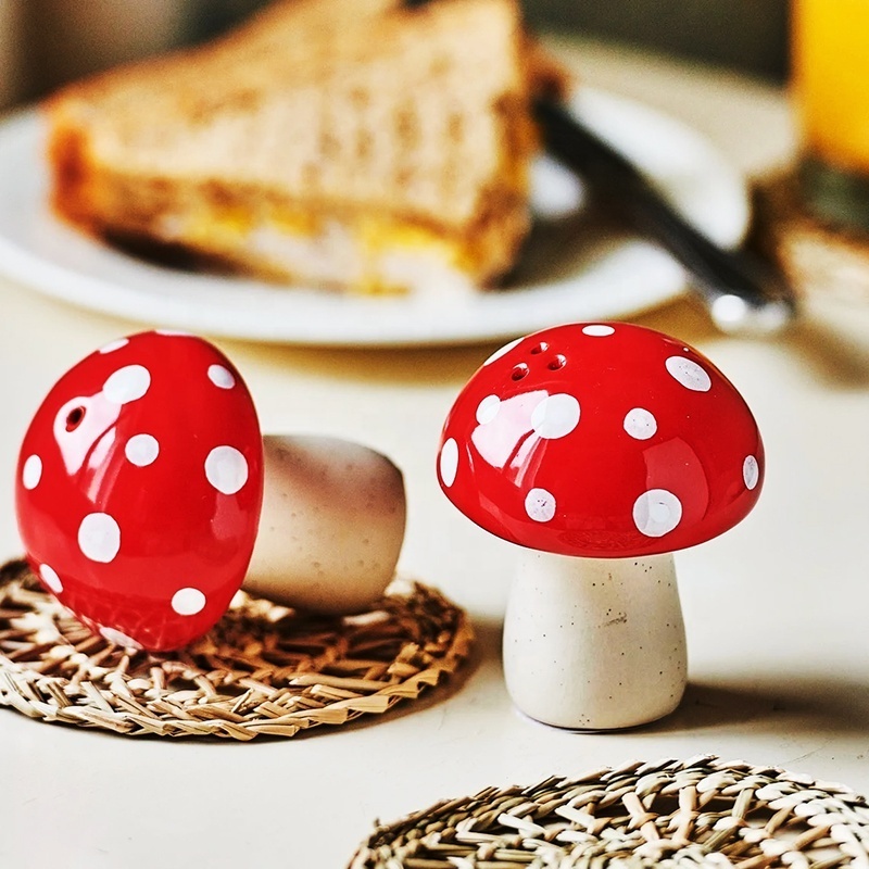 Custom Table Decoration Mini Salt and Pepper Salt Shaker Novelty Ceramic Mushroom Salt and Pepper set