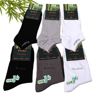 Wholesale super soft very good quality men black 100% bamboo socks customized men crew ankle socks with custom logo