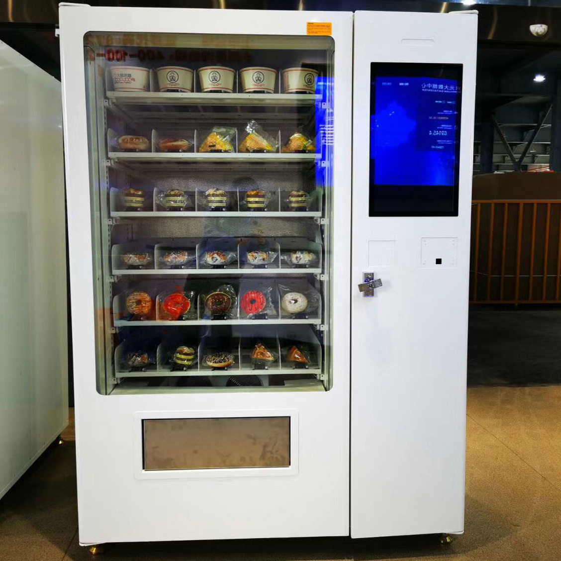 Vending machine with elevator for fresh food salads cake sandwich