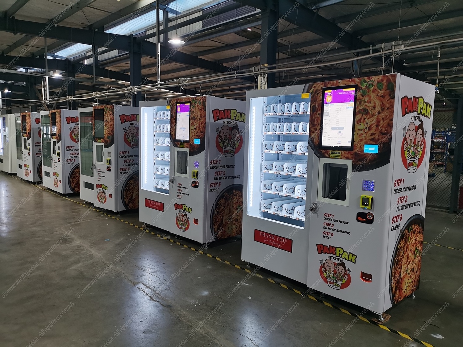 FOCUSVEND Ramen hot water soups noodles cup noodle vending machine supports mobile payment