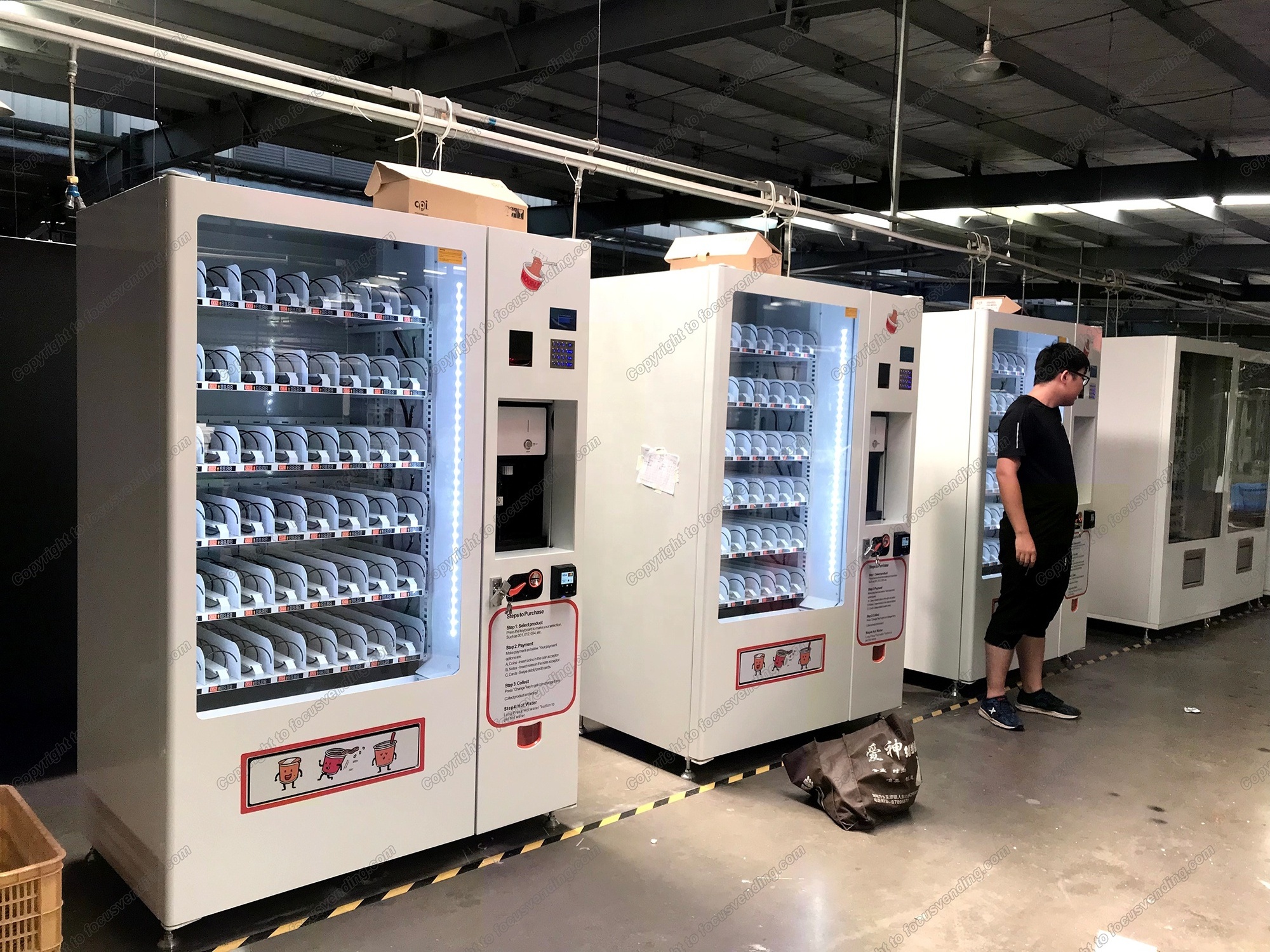 New arrival automatic ramen noodle vending machine with hot water