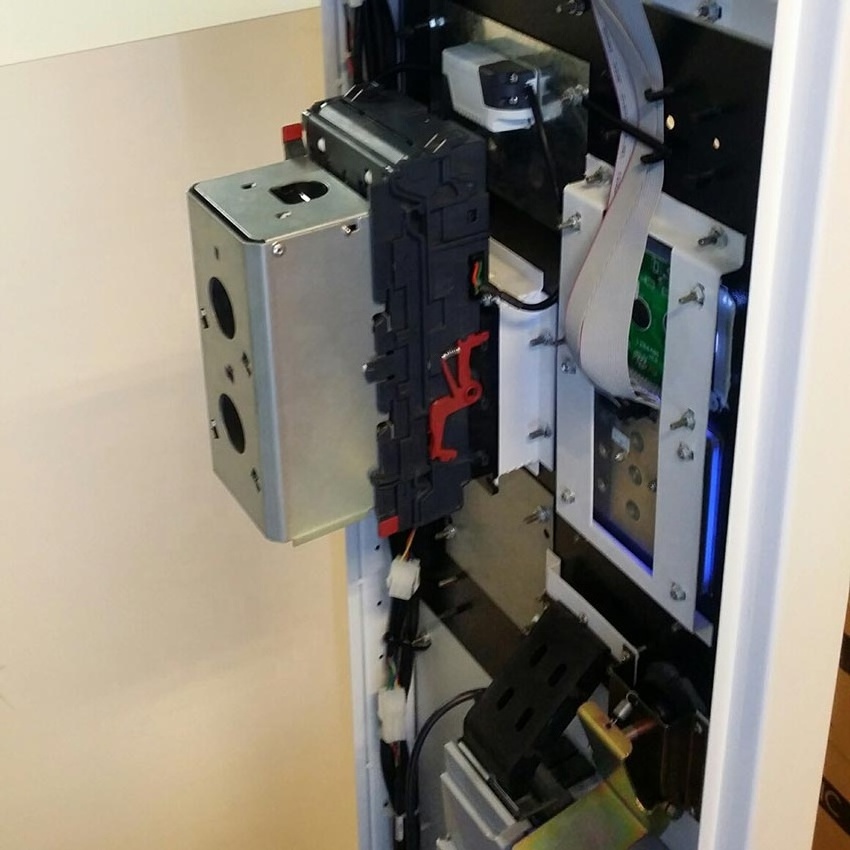 Lift vending machine for cell phones and accessories