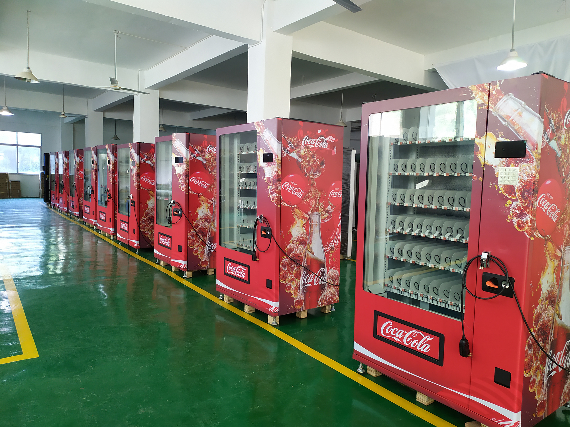 Automatic Coin Operated Milk Tea Snack Drink Combo Vending Machine