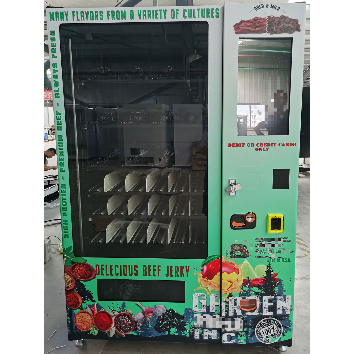 Vending machine with elevator for fresh food salads cake sandwich