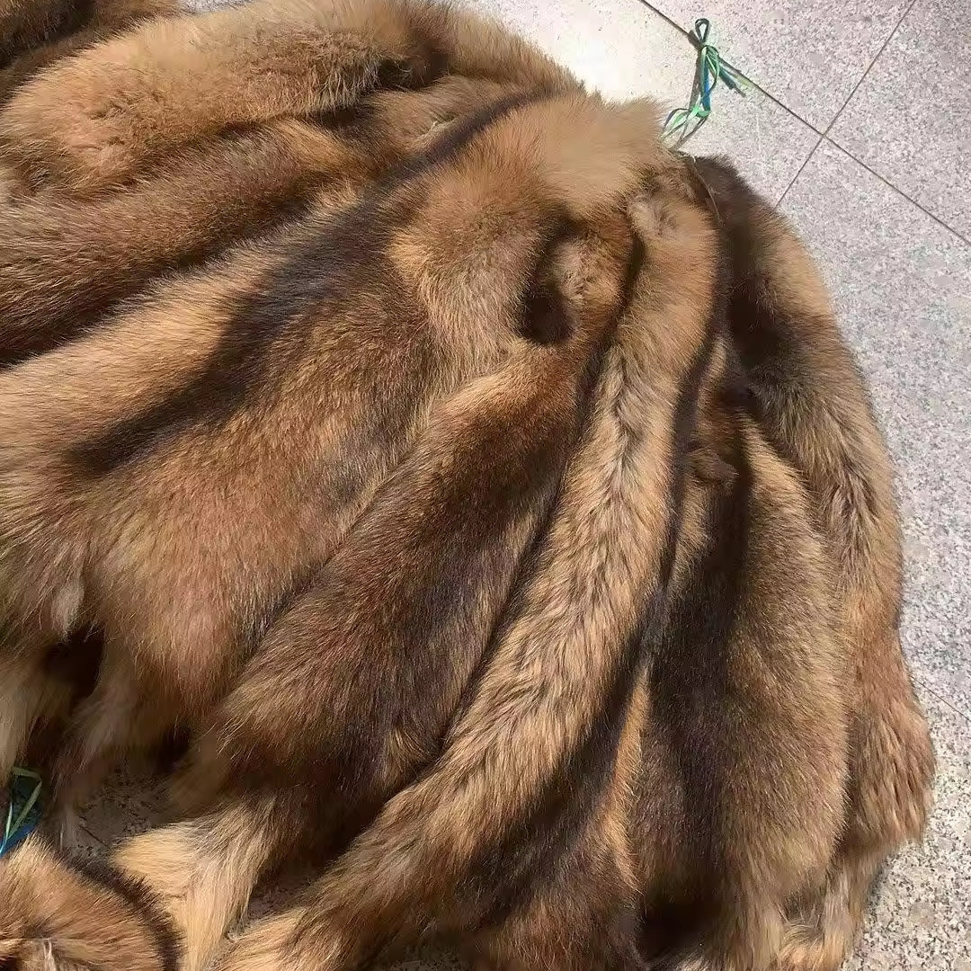 Wholesale High Quality Big Size Fluffy Large Natural Animal Pelt real raccoon fur skins