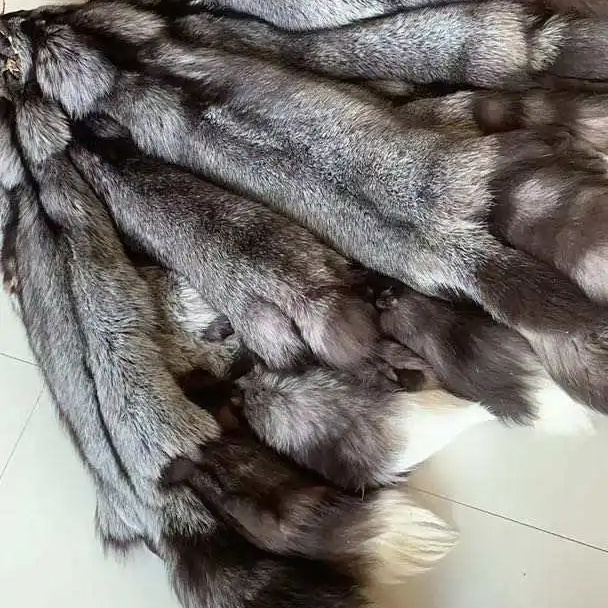 Wholesale High quality fluffy real raccoon skin fox fur pelt real natural silver fox fur skin for sale