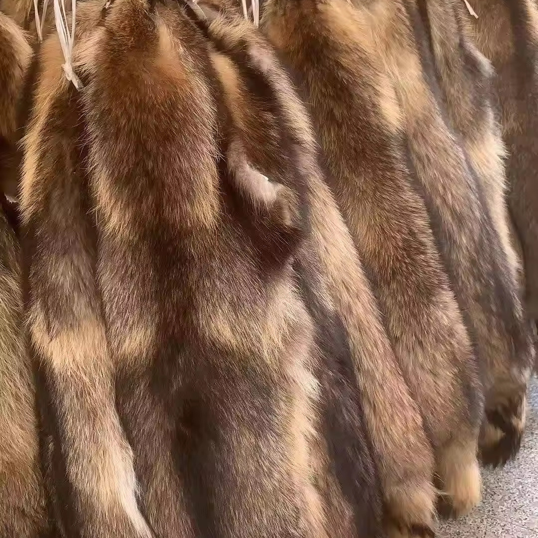 Wholesale High Quality Big Size Fluffy Large Natural Animal Pelt real raccoon fur skins