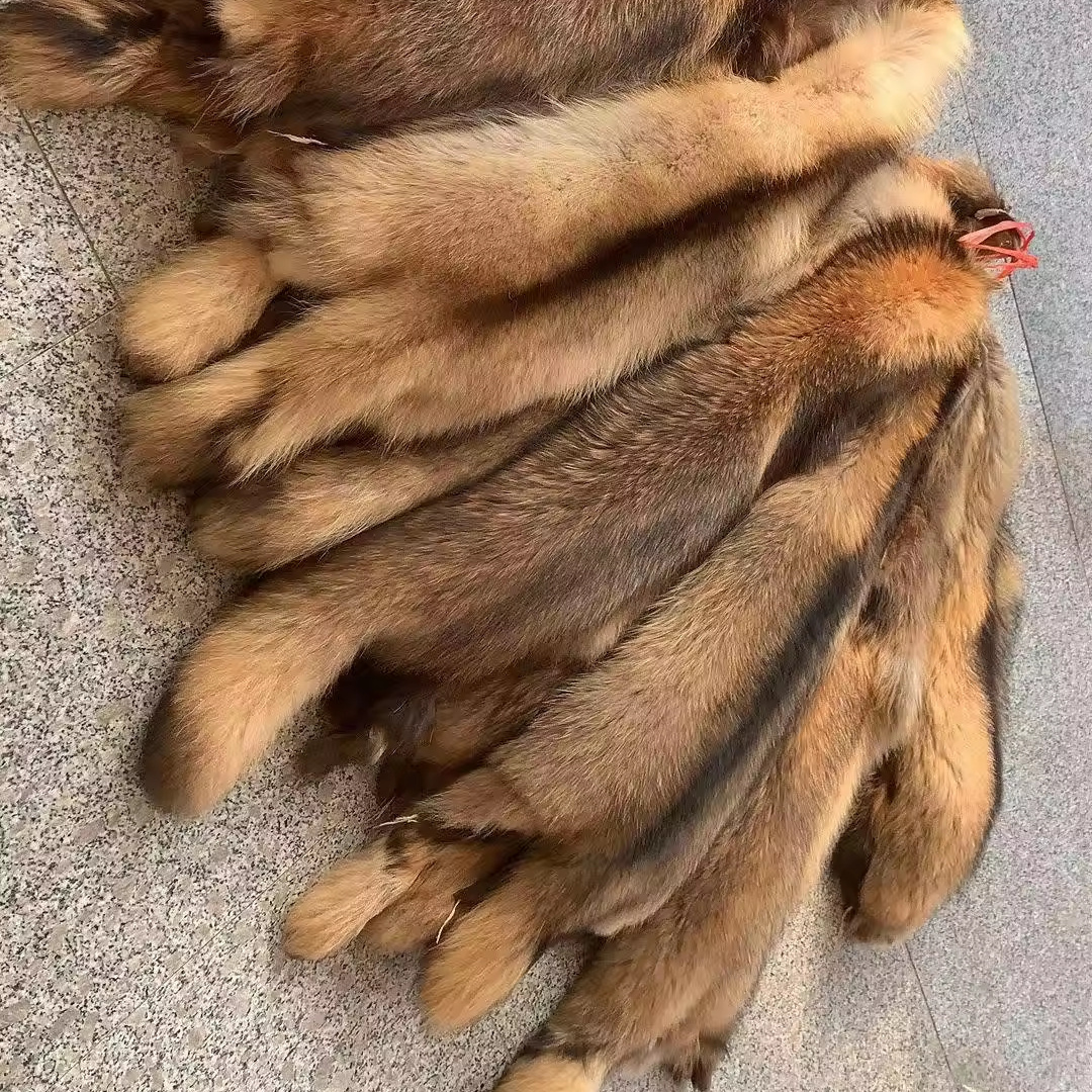 Wholesale High Quality Big Size Fluffy Large Natural Animal Pelt real raccoon fur skins