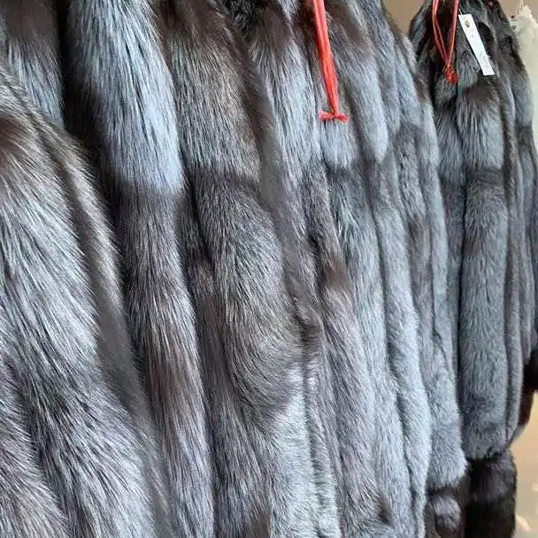 Wholesale High quality fluffy real raccoon skin fox fur pelt real natural silver fox fur skin for sale