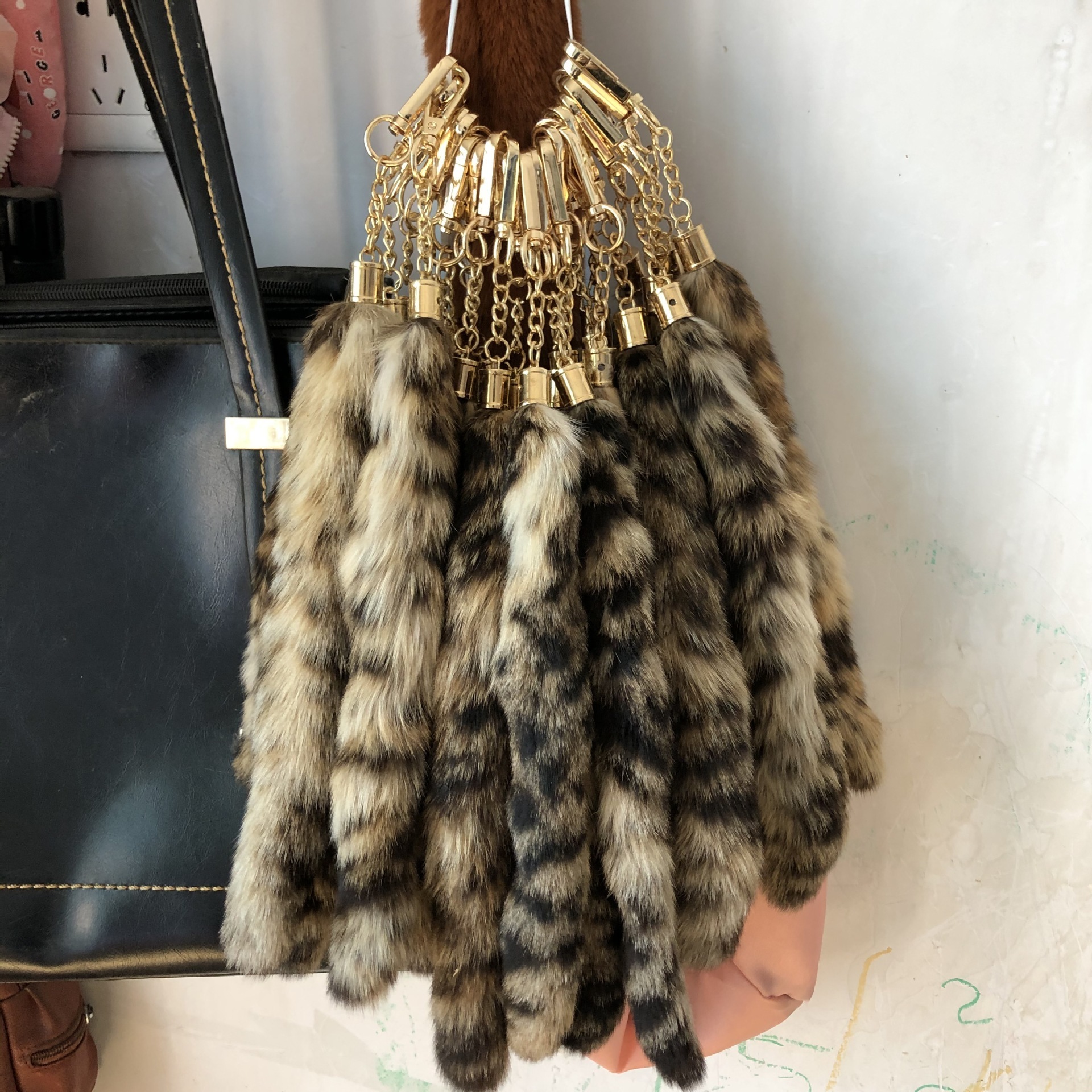 Wholesale Fashion Lovely Design Wholesale Natural South beaver fox tail keychain Real Civet tail Fox Fur Tail key chains