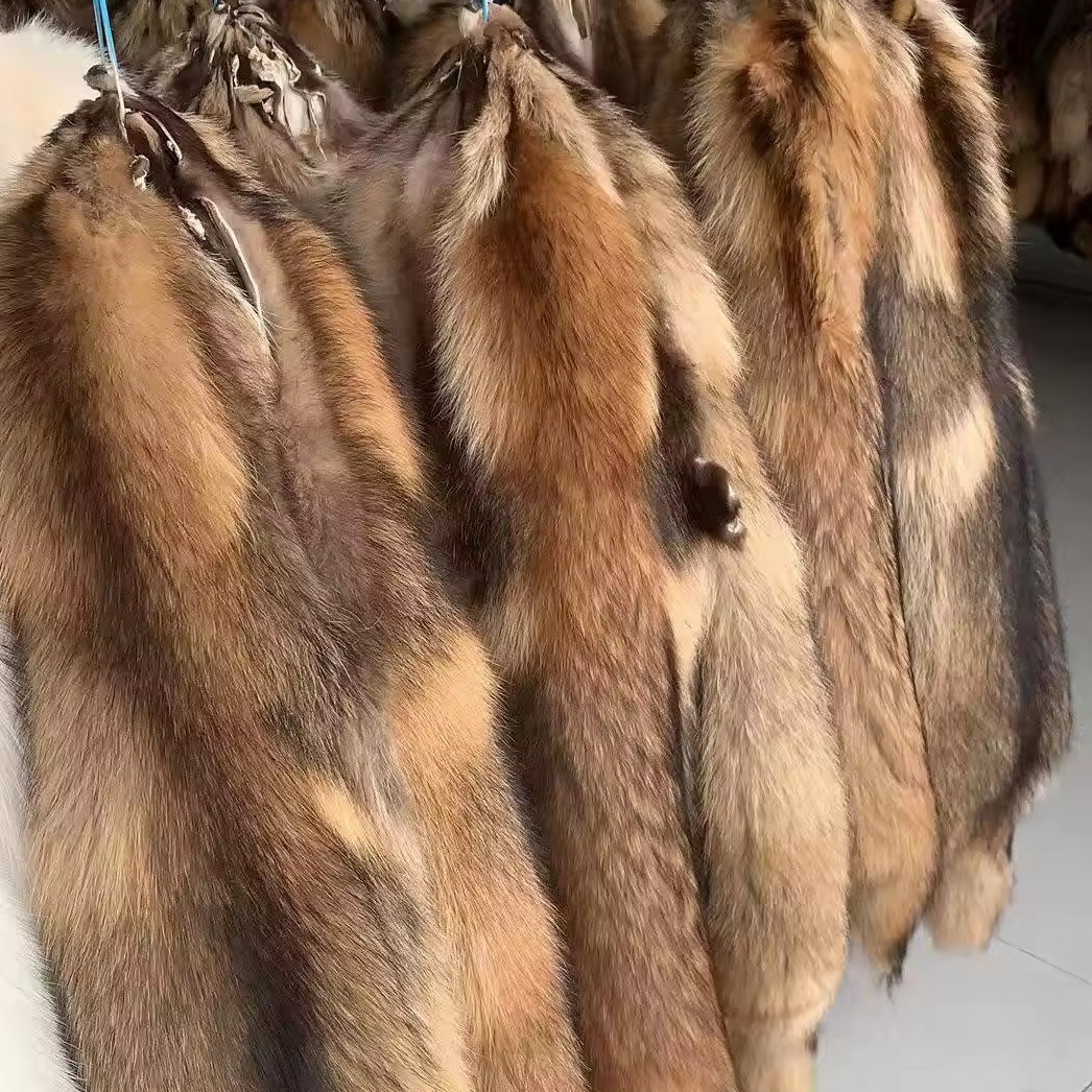 Wholesale High Quality Big Size Fluffy Large Natural Animal Pelt real raccoon fur skins