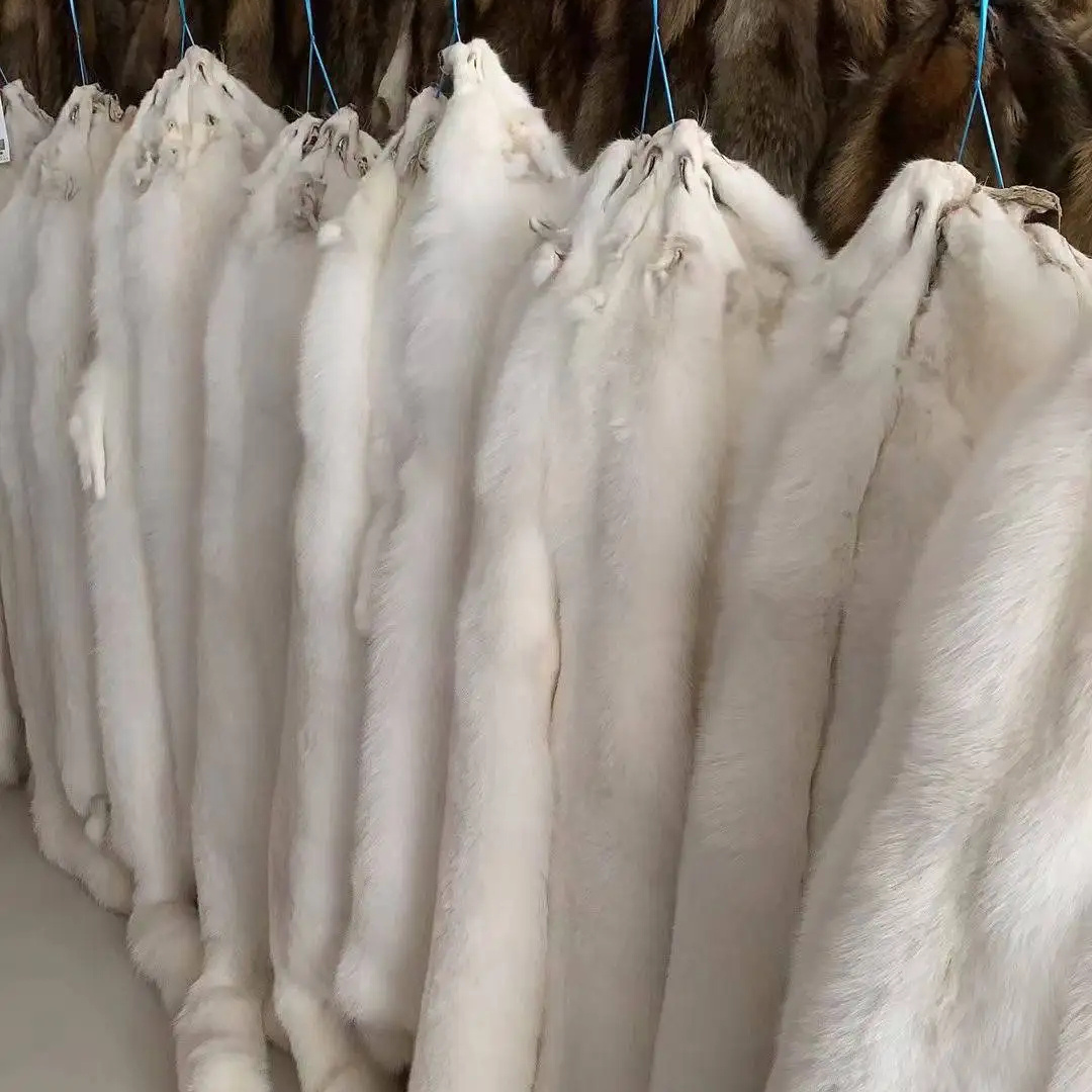 Professional High Quality Animal Fur Skin Factory Custom Super Soft Fluffy Warm Big Fox Fur Skin Raccoon Fur Skin Pelt For Sale