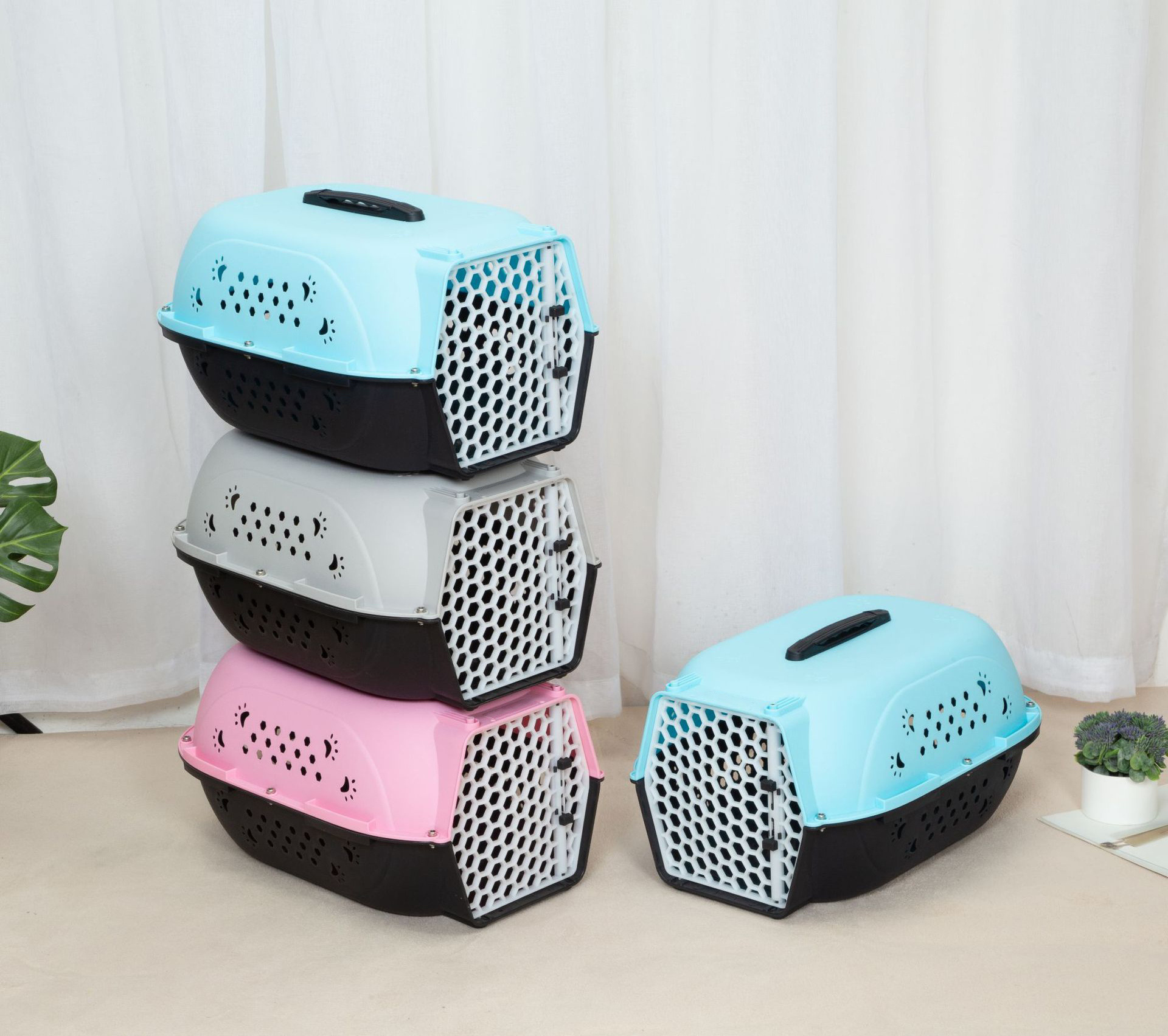 2023 Hot Manufacturer Small Pet Cage Supplier Dog Cages and Carriers House Pets Kennel Cage Portable Plastic Air Box