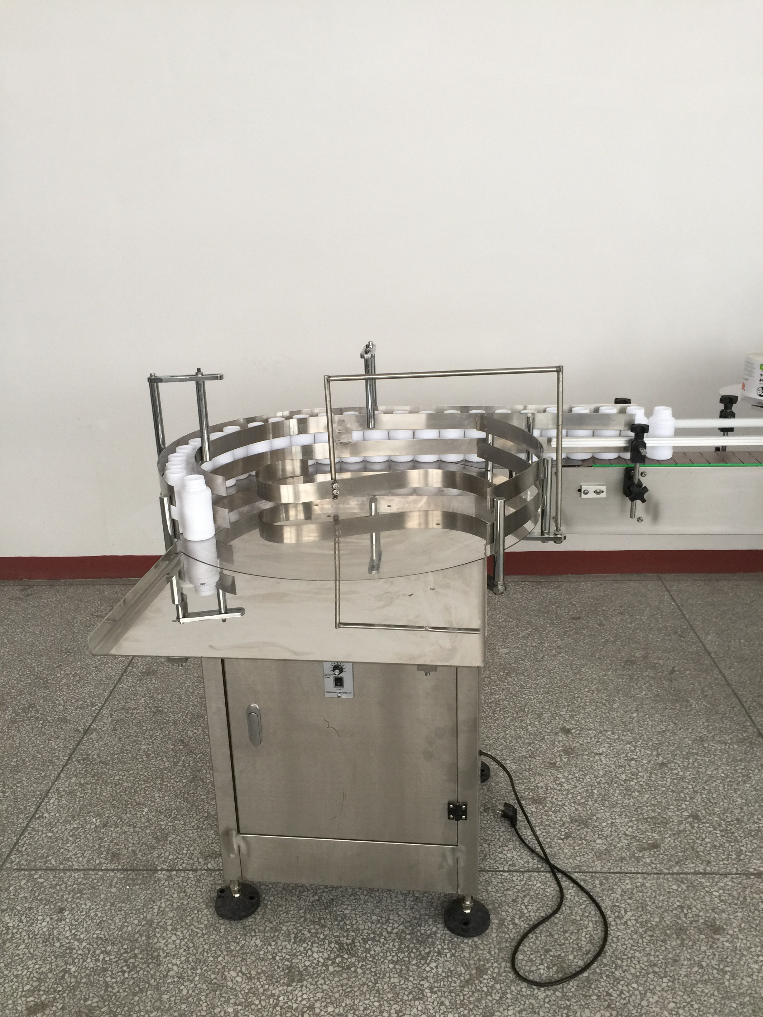 High Quality Automatic Round Plastic Glass Bottle Accumulation Unscrambler Turntable  Rotary Bottle Sorting Machine