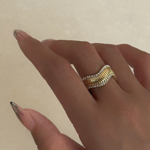 2024 Dazan New Ins Trendy 18k Gold Plated Stainless Steel Valentine S Day Wavy Snake Iced Out Zircon Ring For Women For Party