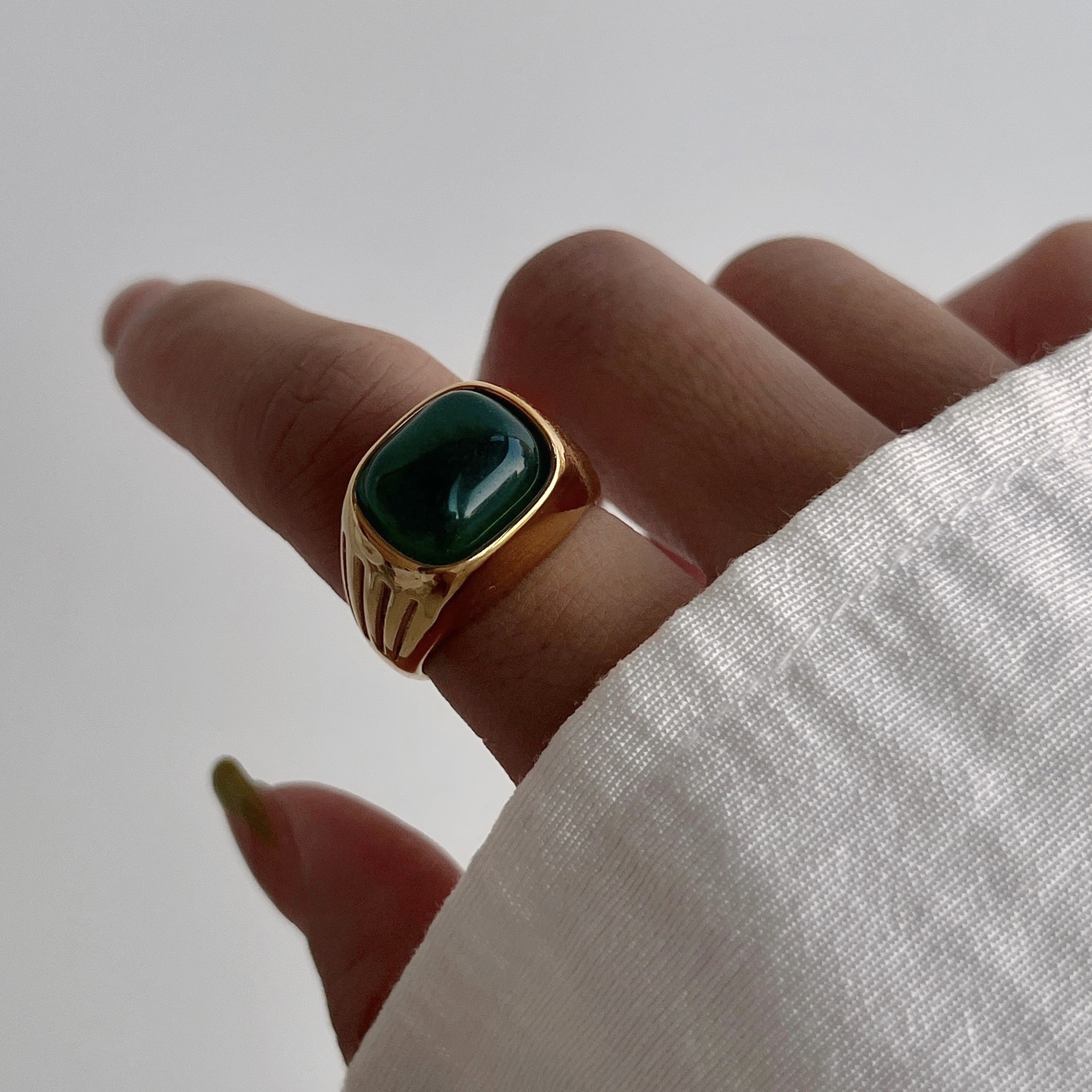 2024 Dazan New Ins 18k Gold Plated High Tarnish Free Stainless Steel Medieval Court Style Vintage Green Jade Ring for women