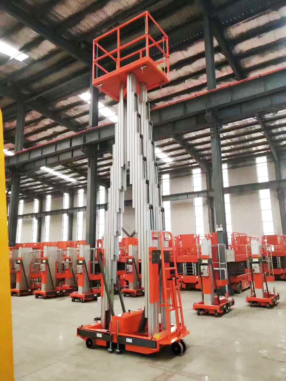 2022 hot sales hydraulic vertical goods lift used freight warehouse cargo lift platform freight elevator