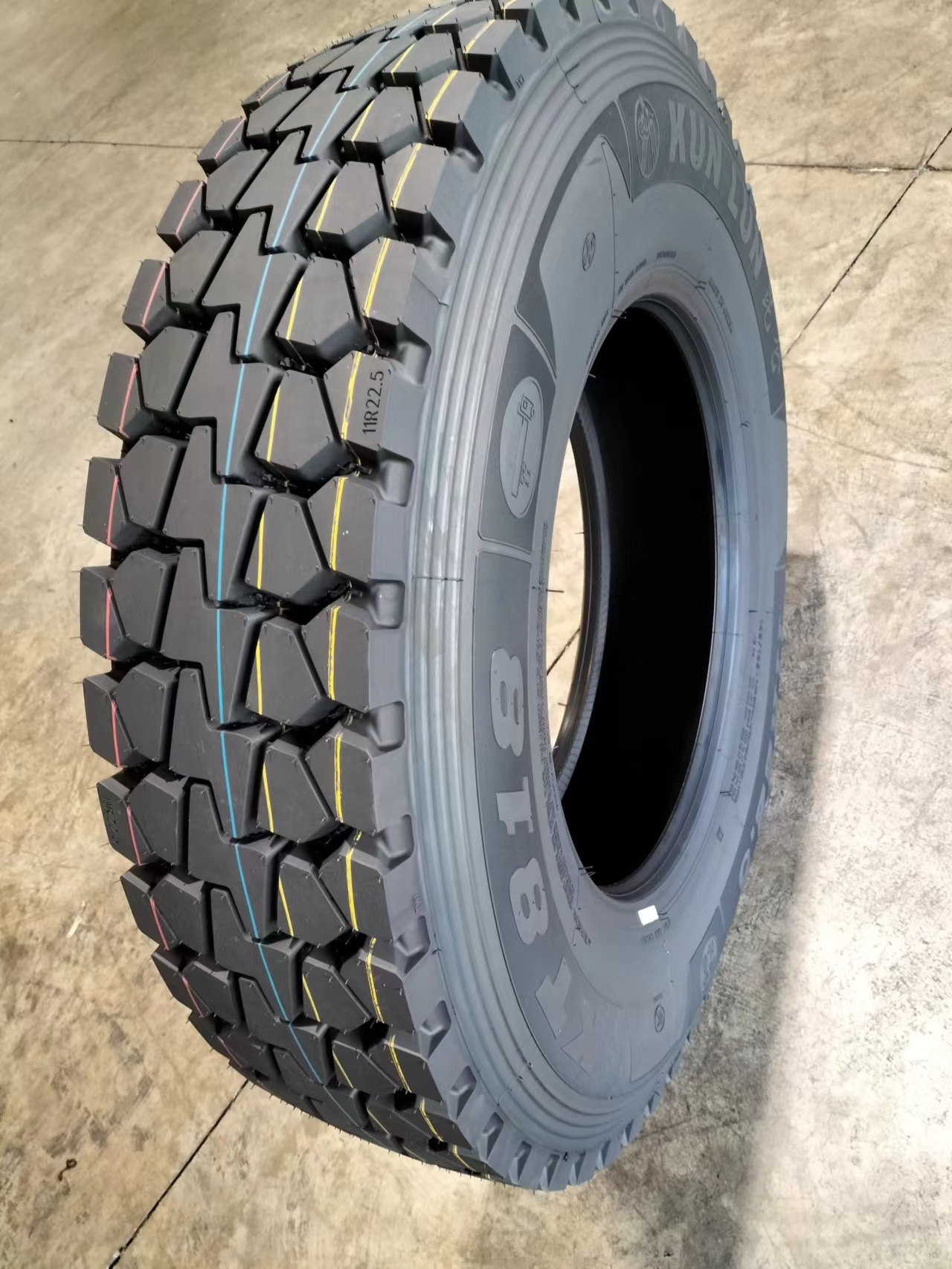 Kunlun Tires 11r22.5 18pr Commercial  Tyres Semi Truck Double Coin Wear-Resistant Tread