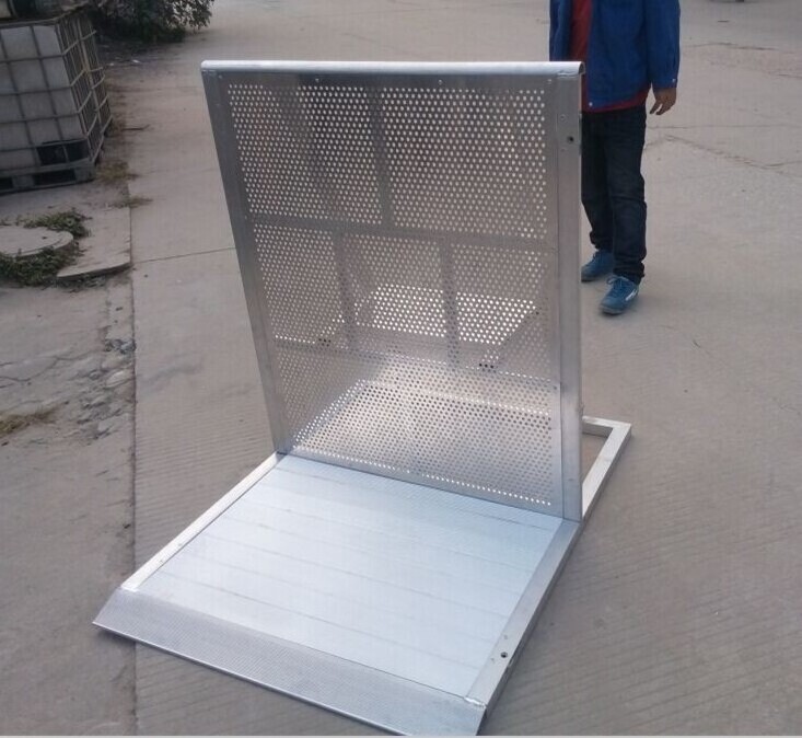 Aluminum portable concert barrier retractable fence retractable barrier