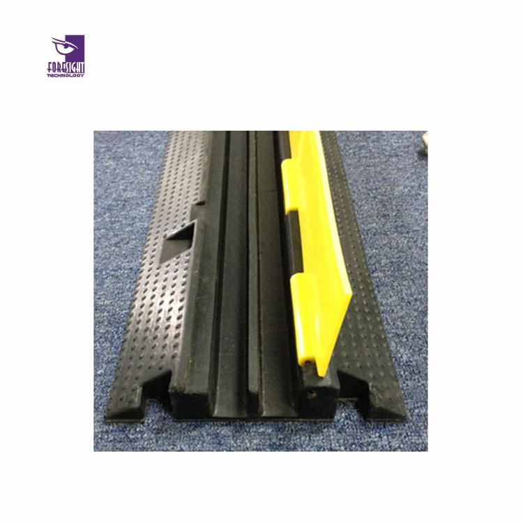 Rubber cable ramp with yellow cover Heavy-duty cable ramp