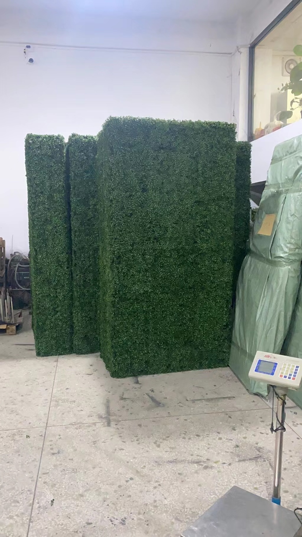 UV Resistant Artificial Boxwood Plant of Any Size Plastic Grass Wall Mounted on Wood Flower Pots