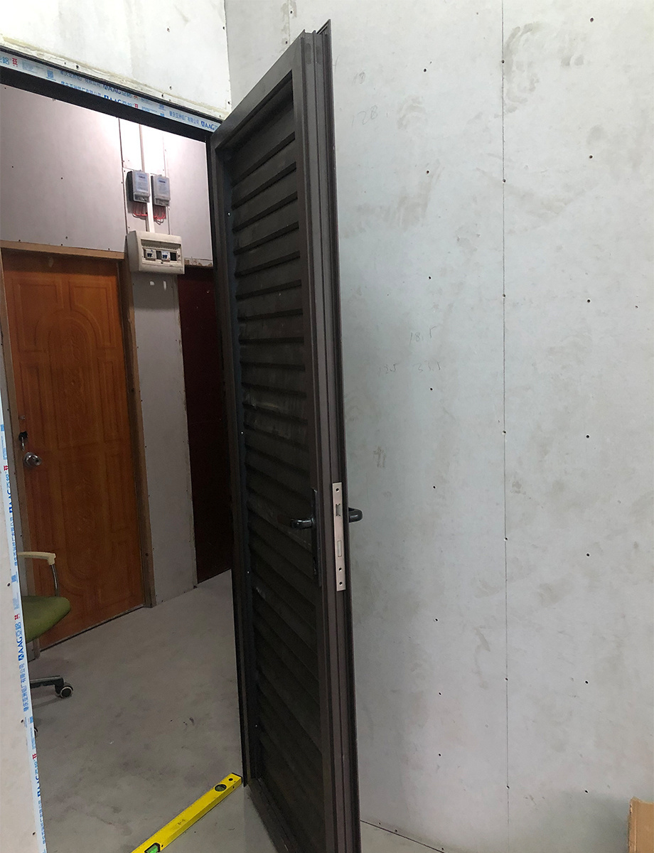 New Design Louver Door  Aviation Aluminum Shutter  Blinds Door Ventilatory Door Plantation Shutter with Fixed Blade