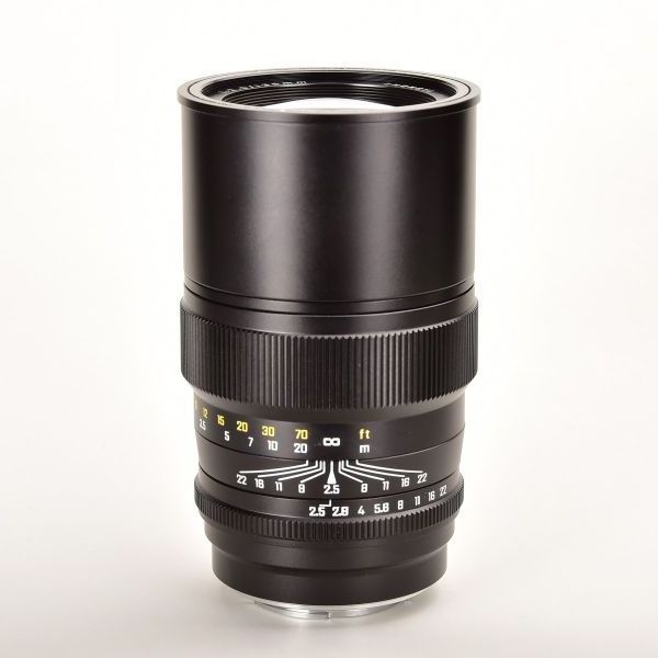 Full-frame portrait manual prime lens with ultimate clarity and beautiful bokeh for a variety of DSLRs and digital cameras