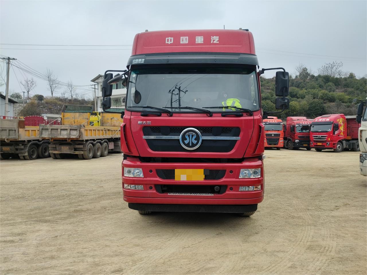 Used Sinotruk HOWO D7B Heavy Truck 6x4 CNG Tractor with 450hp Diesel Engine Automatic Manual Transmission Left Steering